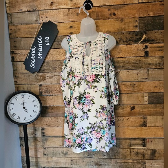 Sage Dresses & Skirts - Sage women's cream floral cold shoulder dress size small